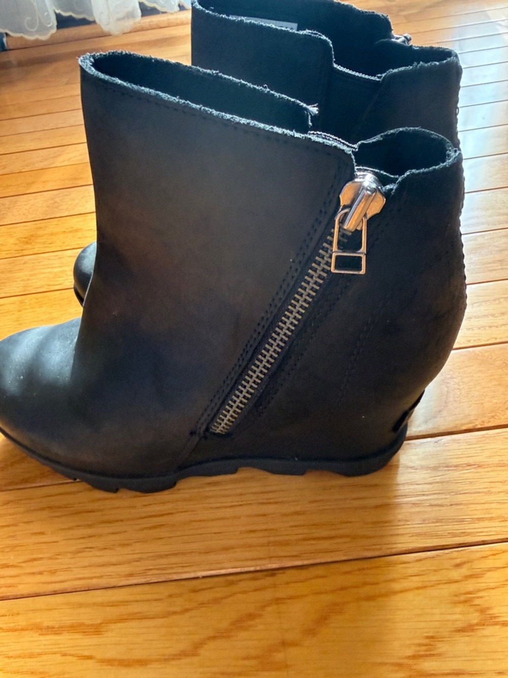 NWOT Sorel Black Wedge Ankle Boots with Side Zipper
